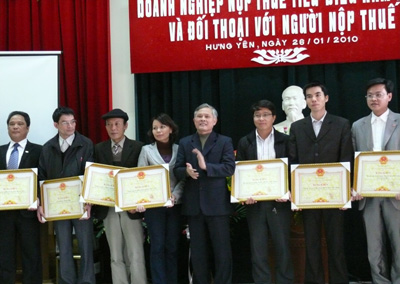 Hưng Yên Gặp mặt doanh nghiệp nộp thuế tiêu biểu năm 2009 và đối thoại với người nộp thuế
